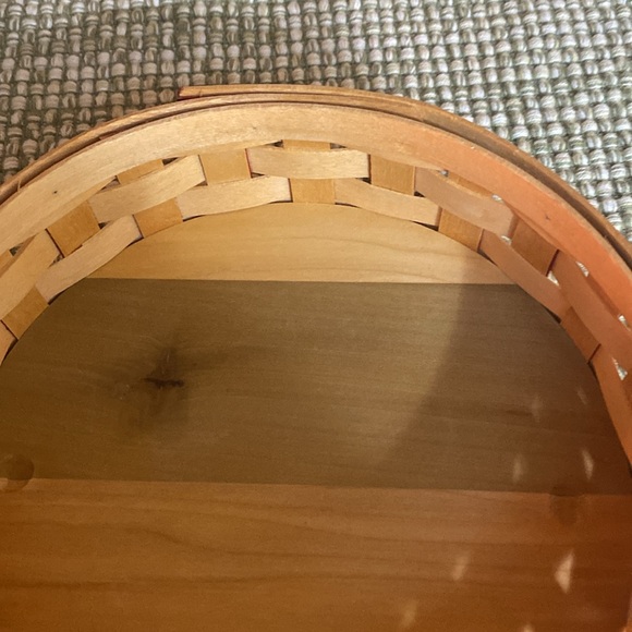 Longaberger 2006 Red/Natural Small Pie Basket w/Swing Handle - Picture 7 of 7